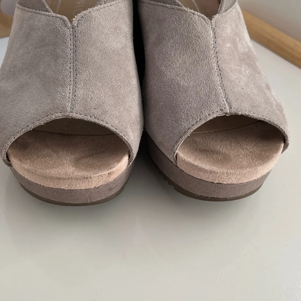 Vionic Trixie Suede Wedge Sandals Slingback Peep Toe Taupe Size 6.5 Wide Comfort